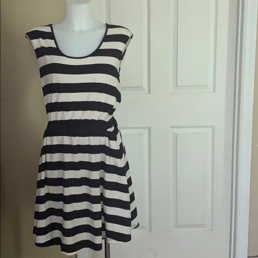 Women’s S navy and white striped dress